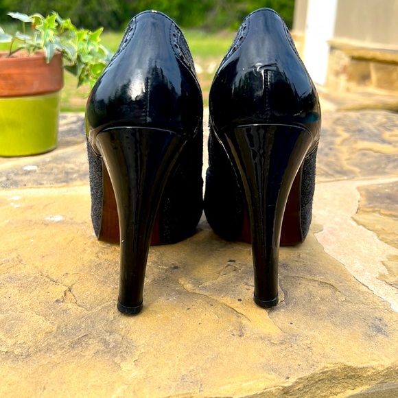 UEC Stuart Weitzman size 6 1/2 black black heels - Picture 7 of 9